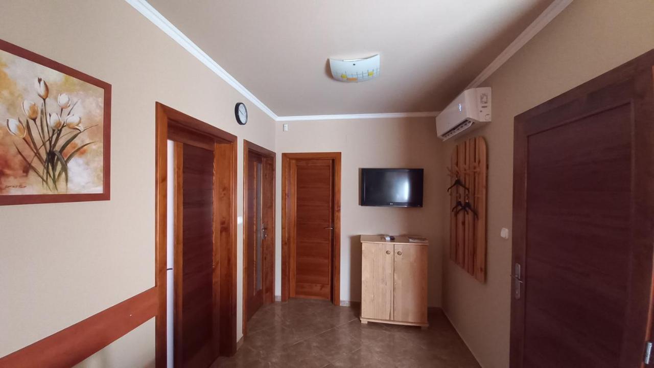 Nefelejcs Fagyizo Es Apartmanhaz Kistolmacs Bagian luar foto