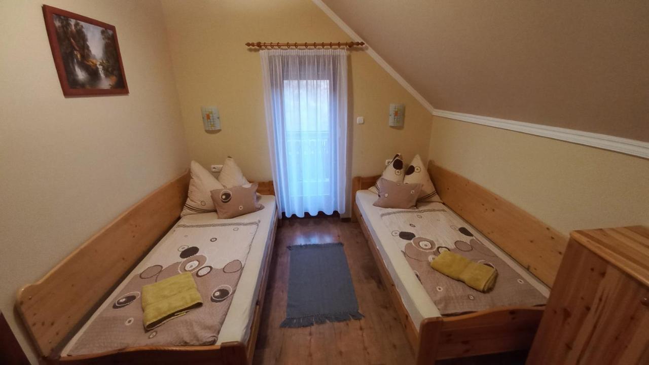 Nefelejcs Fagyizo Es Apartmanhaz Kistolmacs Bagian luar foto