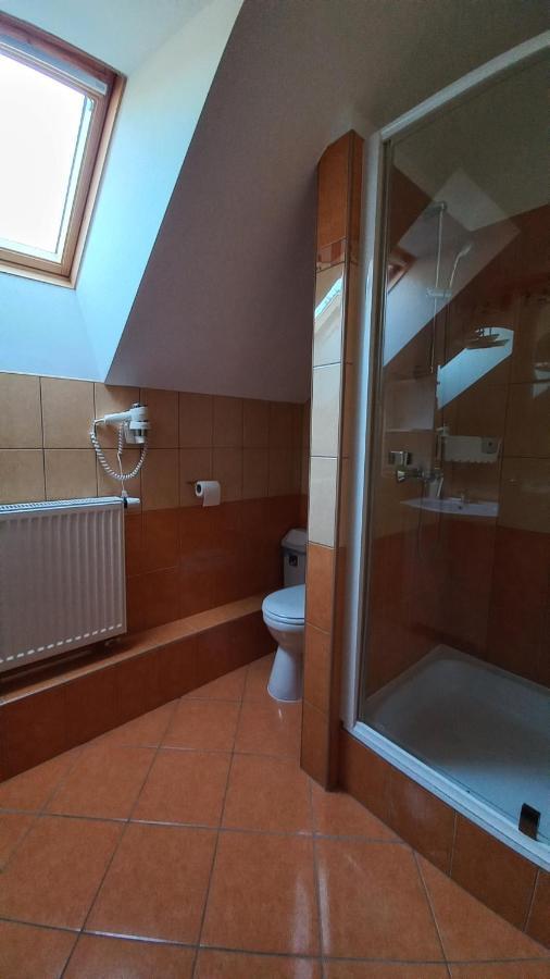 Nefelejcs Fagyizo Es Apartmanhaz Kistolmacs Bagian luar foto
