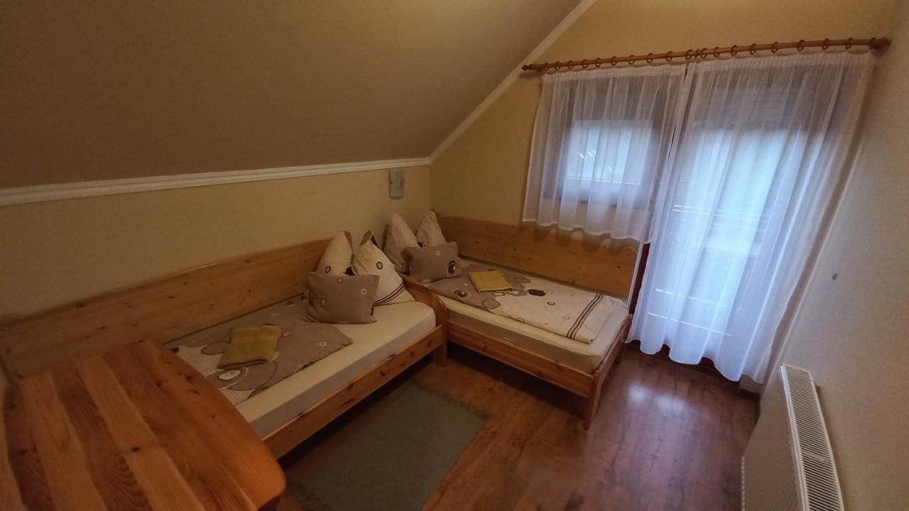 Nefelejcs Fagyizo Es Apartmanhaz Kistolmacs Bagian luar foto
