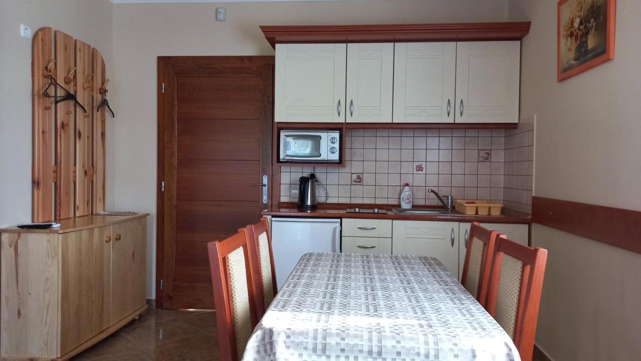 Nefelejcs Fagyizo Es Apartmanhaz Kistolmacs Bagian luar foto