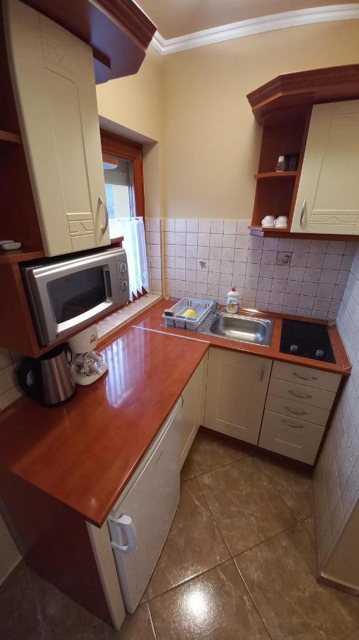 Nefelejcs Fagyizo Es Apartmanhaz Kistolmacs Bagian luar foto