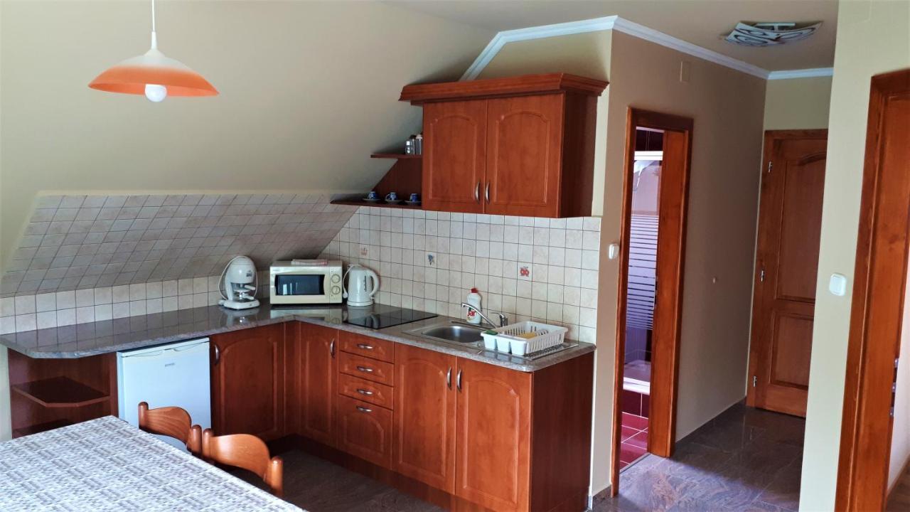 Nefelejcs Fagyizo Es Apartmanhaz Kistolmacs Bagian luar foto