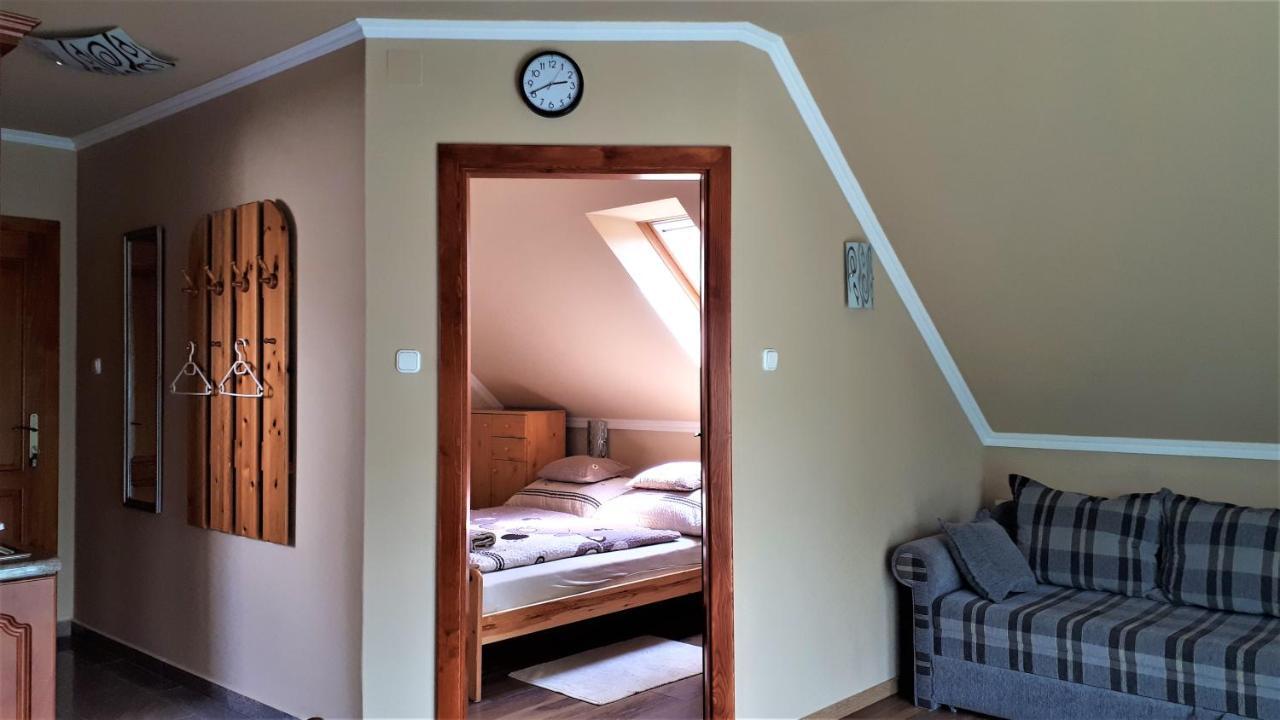 Nefelejcs Fagyizo Es Apartmanhaz Kistolmacs Bagian luar foto
